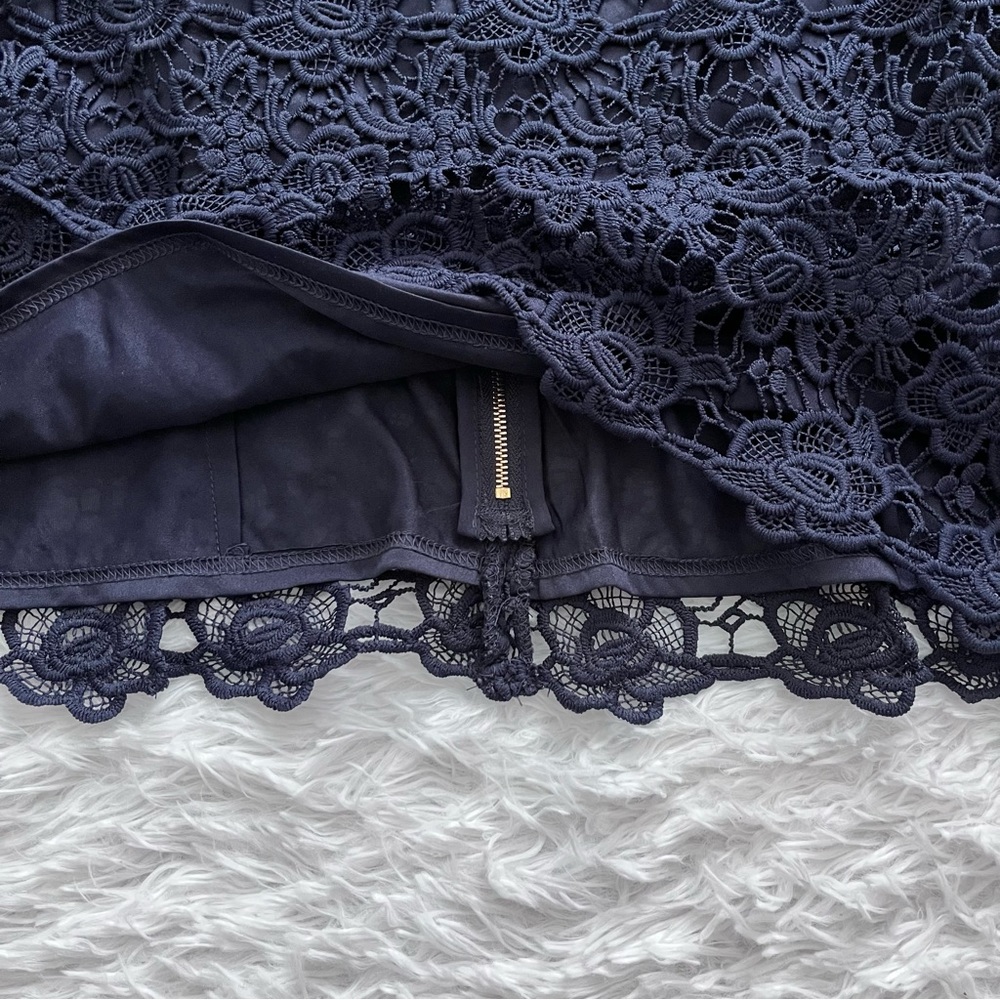 Nanette Lepore | Navy Blue Floral Lace Shell Sleeveless Top - Picture 5 of 9